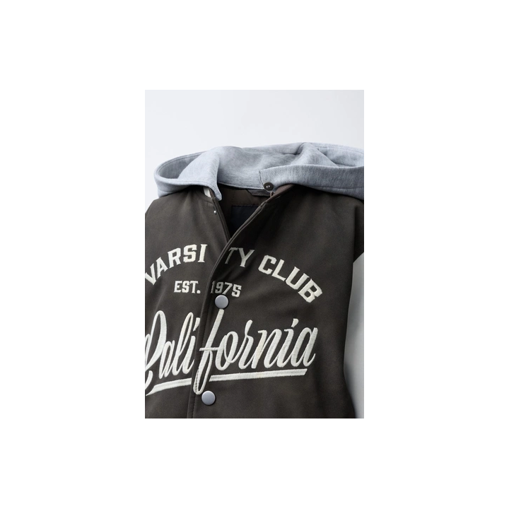 БОМБЕР С КАПЮШОНОМ И РУКАВАМИ ИЗ ИСКУССТВЕННОЙ КОЖИ