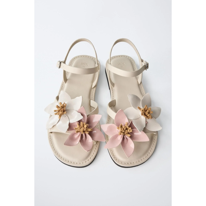 САНДАЛИИ С ЦВЕТОЧНОЙ ДЕТАЛЬЮ 3D
