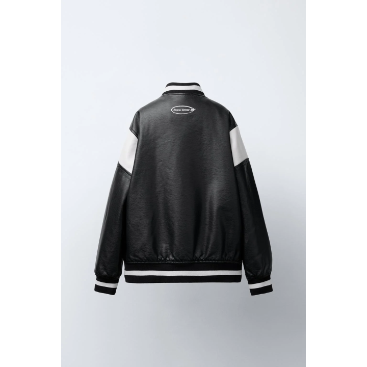 БОМБЕР ИЗ ИСКУССТВЕННОЙ КОЖИ С ВЫШИВКОЙ