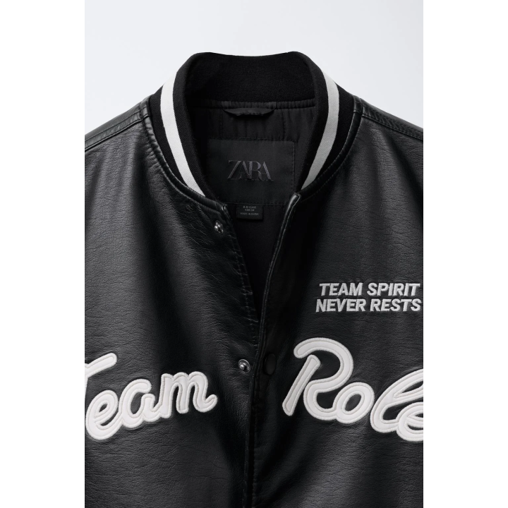 БОМБЕР ИЗ ИСКУССТВЕННОЙ КОЖИ С ВЫШИВКОЙ