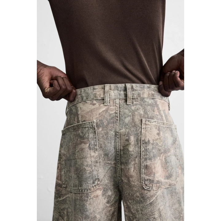 БЕРМУДЫ RELAXED FIT С АБСТРАКТНЫМ ПРИНТОМ