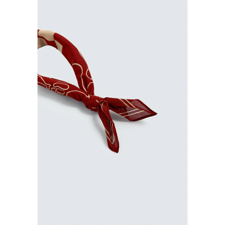 БАНДАНА С КОНТРАСТНЫМ ПРИНТОМ