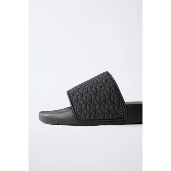 САНДАЛИИ С РЕЛЬЕФНЫМ РЕМЕШКОМ