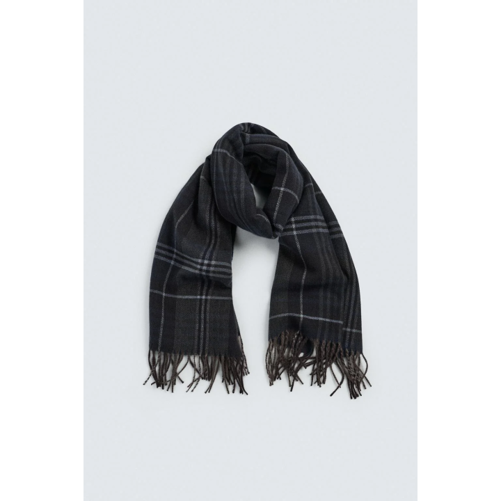Шарф в клетку с бахромой