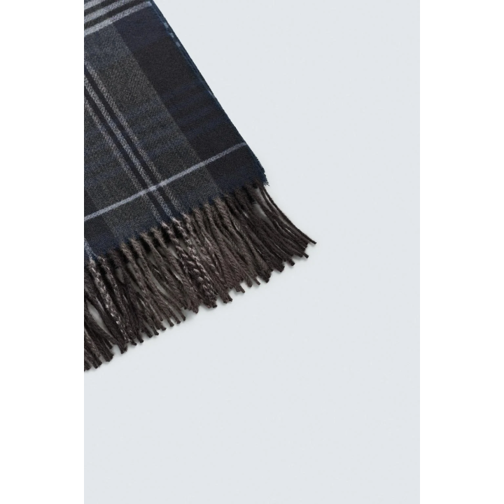 Шарф в клетку с бахромой
