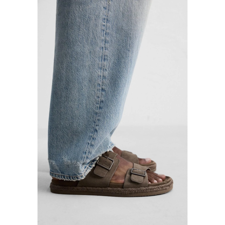 КОЖАНЫЕ САНДАЛИИ С ДВУМЯ РЕМЕШКАМИ