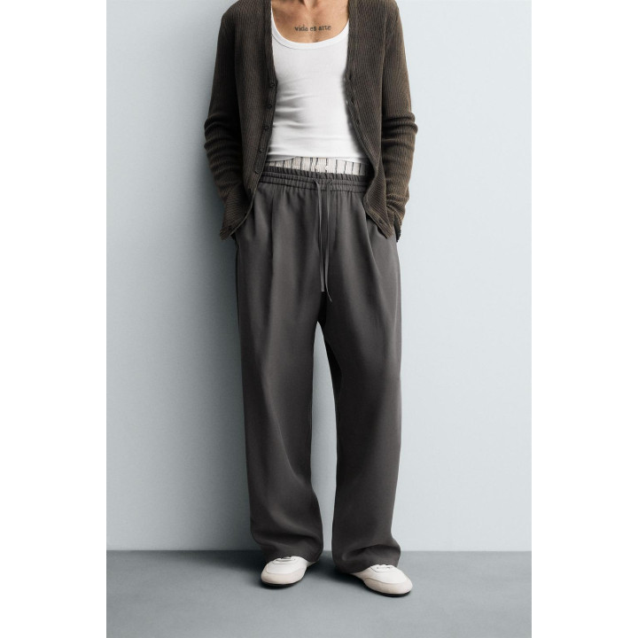 СТРУЯЩИЕСЯ БРЮКИ С ОТДЕЛОЧНОЙ СТРОЧКОЙ