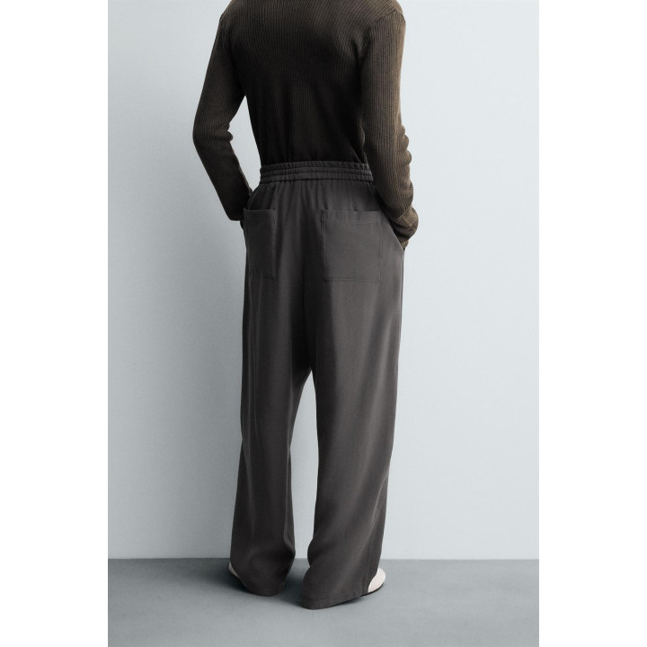 СТРУЯЩИЕСЯ БРЮКИ С ОТДЕЛОЧНОЙ СТРОЧКОЙ