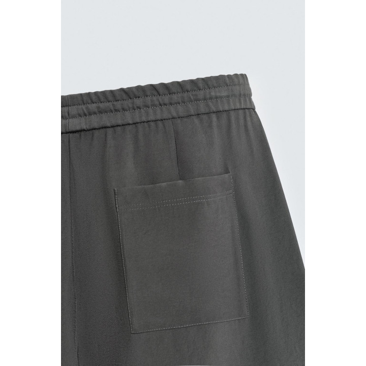 СТРУЯЩИЕСЯ БРЮКИ С ОТДЕЛОЧНОЙ СТРОЧКОЙ