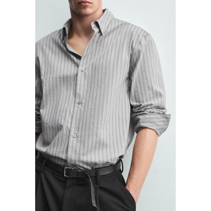 РУБАШКА ИЗ ТКАНЕВОЙ СТРУКТУРЫ В ПОЛОСКУ