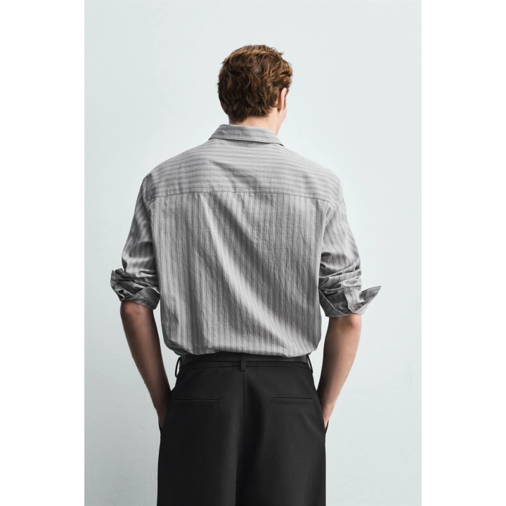 РУБАШКА ИЗ ТКАНЕВОЙ СТРУКТУРЫ В ПОЛОСКУ