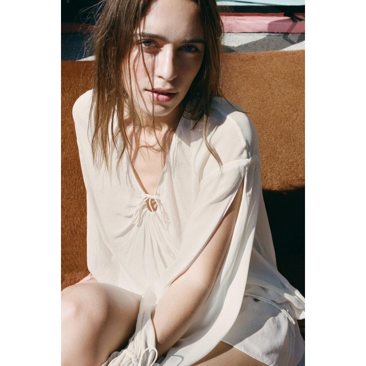 ПОЛУПРОЗРАЧНЫЙ ТОП ИЗ СТРУЯЩЕЙСЯ ТКАНИ