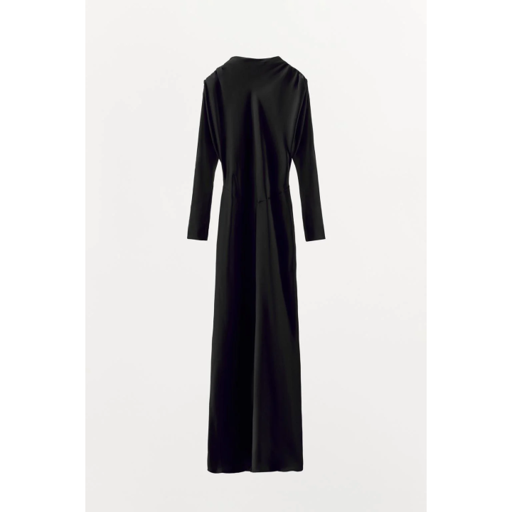 АТЛАСНОЕ ПЛАТЬЕ СО СБОРКАМИ