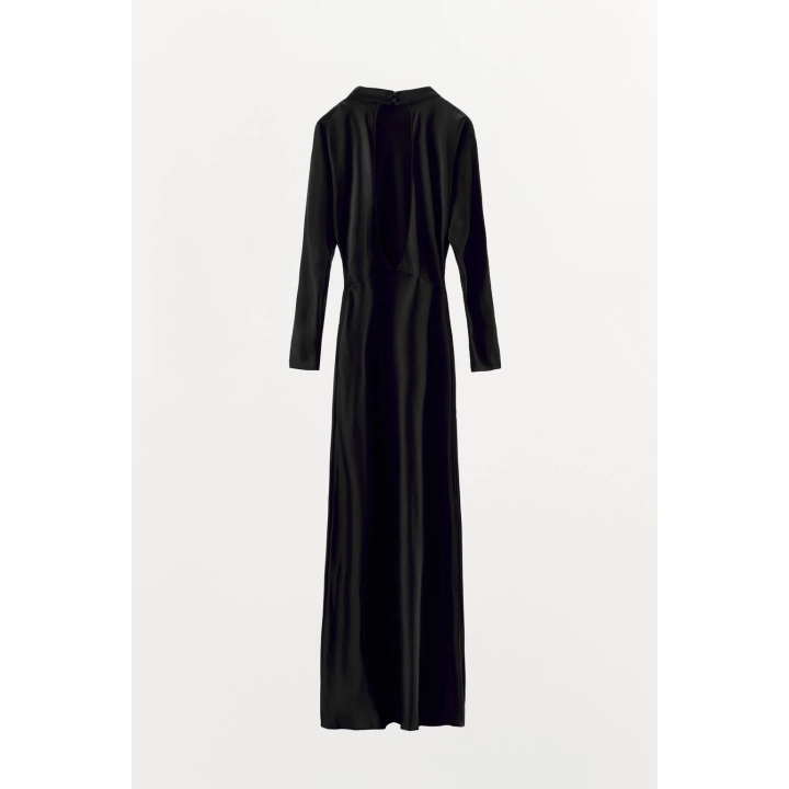 АТЛАСНОЕ ПЛАТЬЕ СО СБОРКАМИ