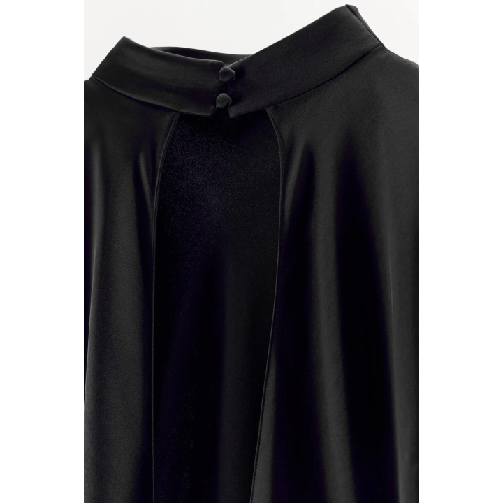 АТЛАСНОЕ ПЛАТЬЕ СО СБОРКАМИ