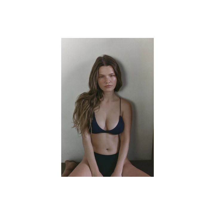 БЕСШОВНЫЙ БЮСТГАЛЬТЕР НА БРЕТЕЛЯХ