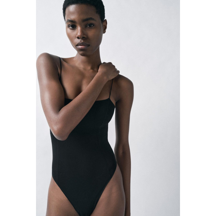 Облегающий боди с отделкой швами