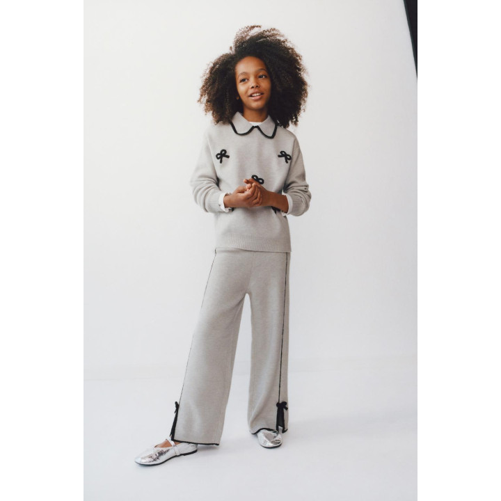 ВЯЗАНЫЙ СВИТЕР С БАНТАМИ