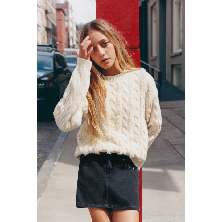 СВИТЕР С ТЮЛЕМ И УЗОРОМ «КОСЫ»