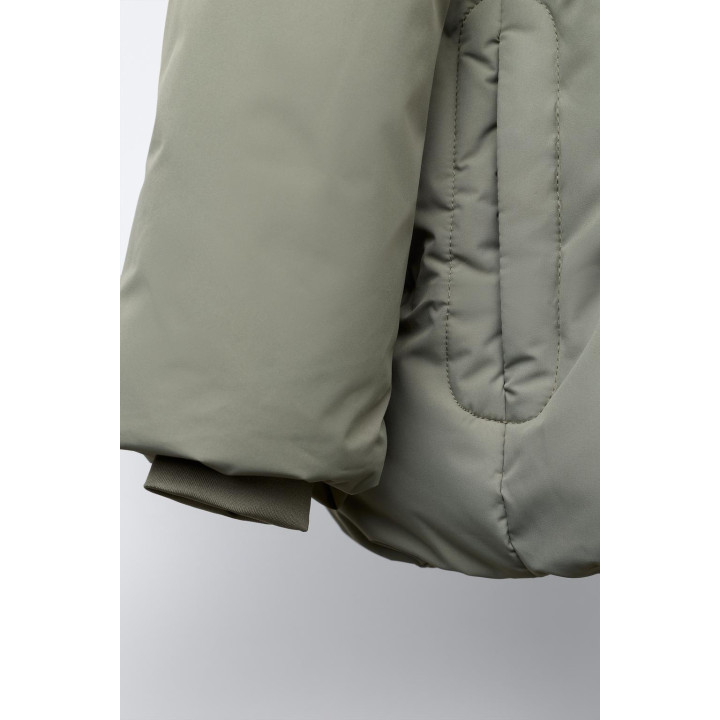 Пуховик с капюшоном, отталкивающий воду