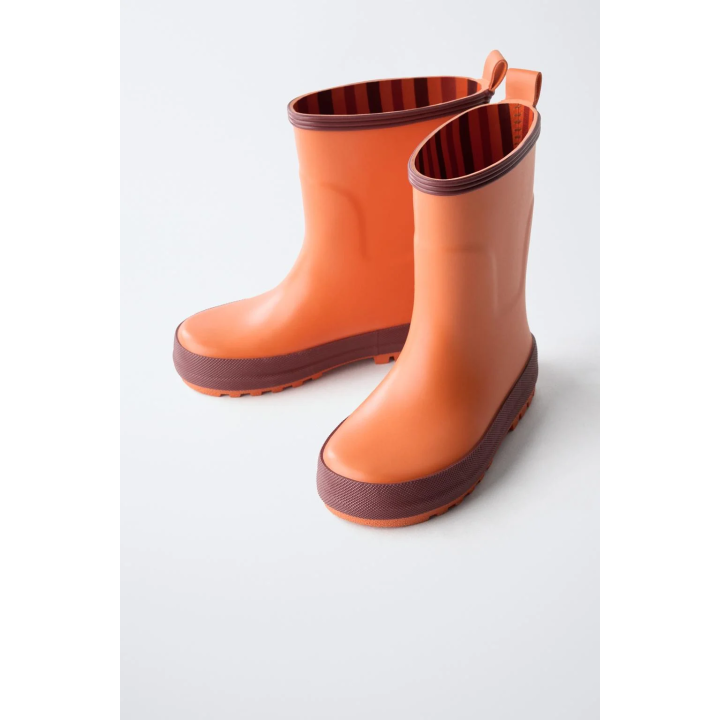 Резиновые сапоги в полоску