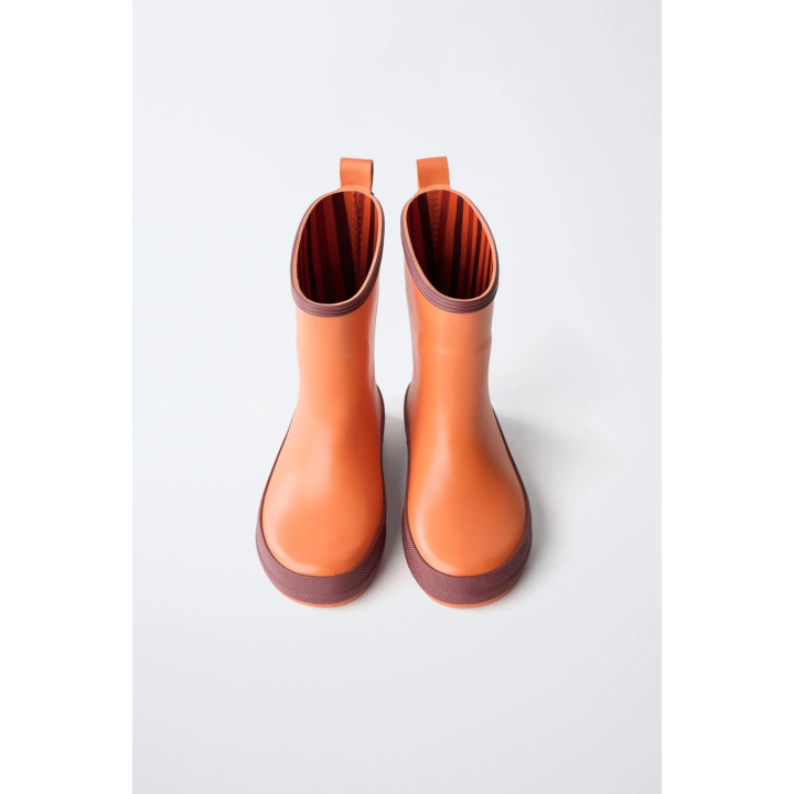 Резиновые сапоги в полоску