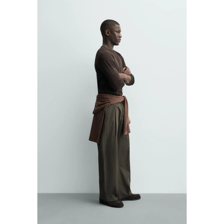 Базовая футболка с узким кроем