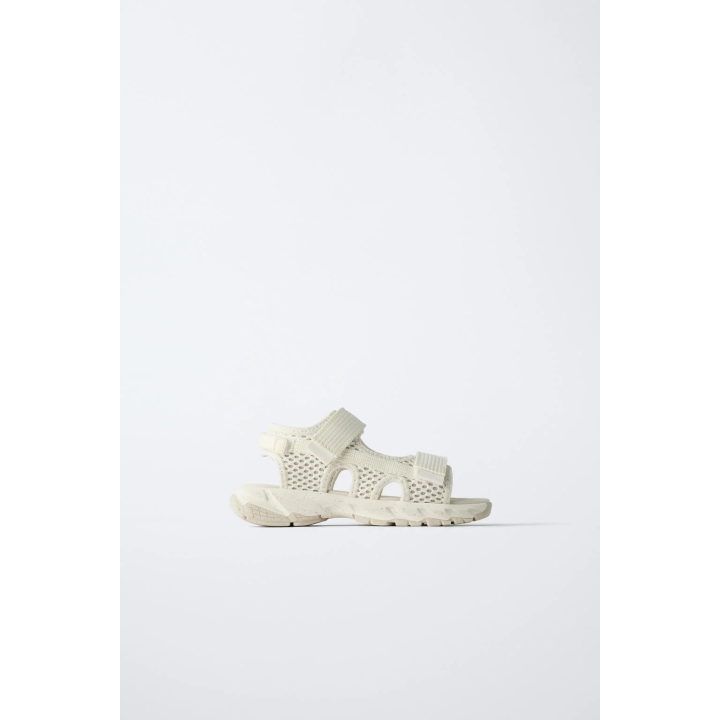 САНДАЛИИ ИЗ ВЫСОКОТЕХНОЛОГИЧНОЙ ТКАНИ