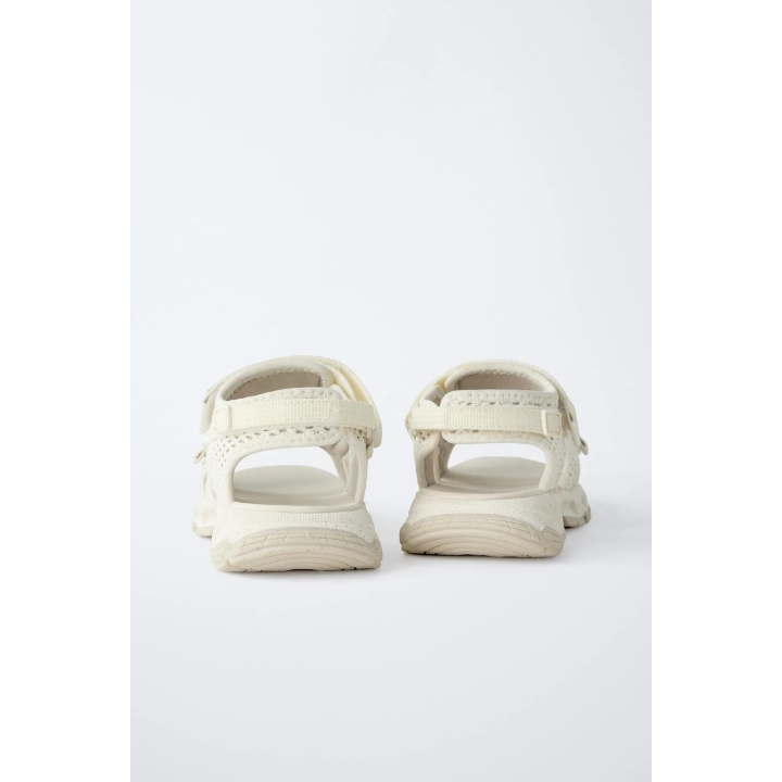 САНДАЛИИ ИЗ ВЫСОКОТЕХНОЛОГИЧНОЙ ТКАНИ