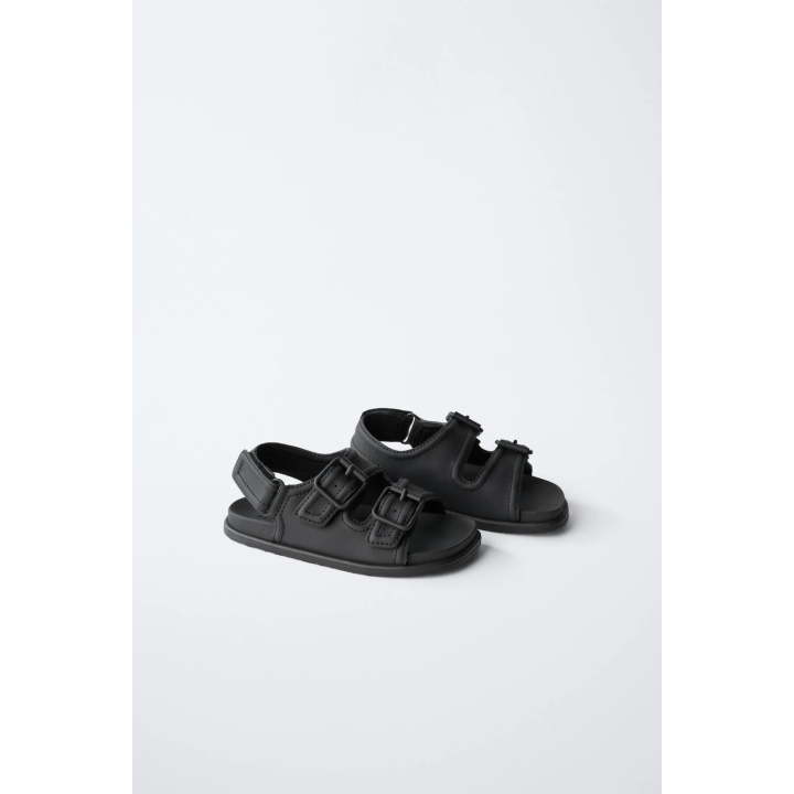 САНДАЛИИ С ПРЯЖКАМИ