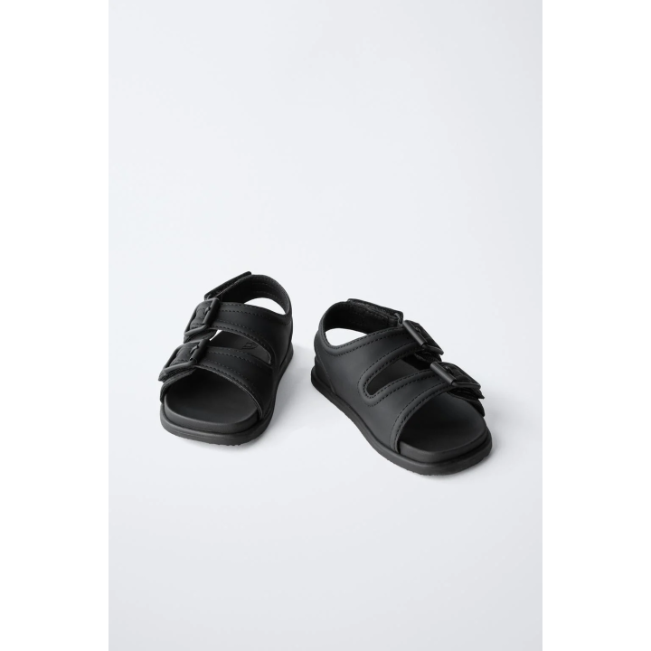 САНДАЛИИ С ПРЯЖКАМИ