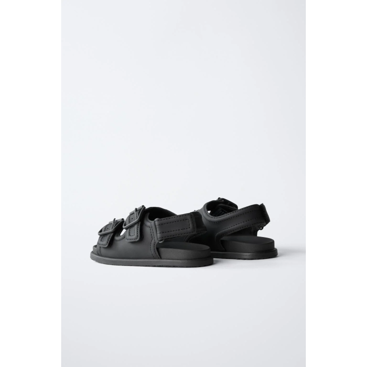 САНДАЛИИ С ПРЯЖКАМИ