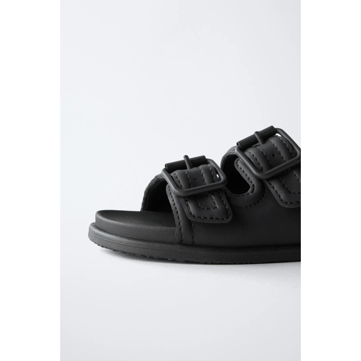 САНДАЛИИ С ПРЯЖКАМИ