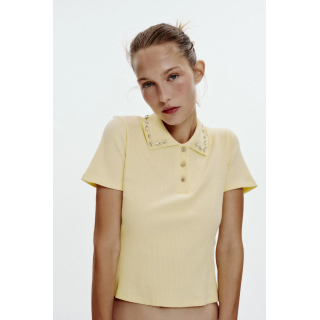 ПОЛО В РУБЧИК С ВОРОТНИКОМ, ДЕКОРИРОВАННЫМ ДРАГОЦЕННОСТЯМИ