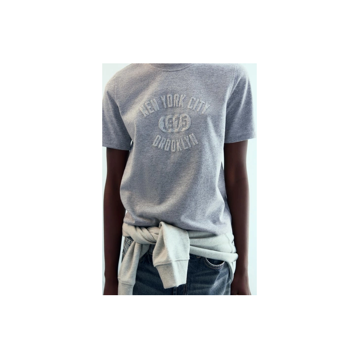 ФУТБОЛКА С БЛЕСТЯЩИМ ТЕКСТОМ