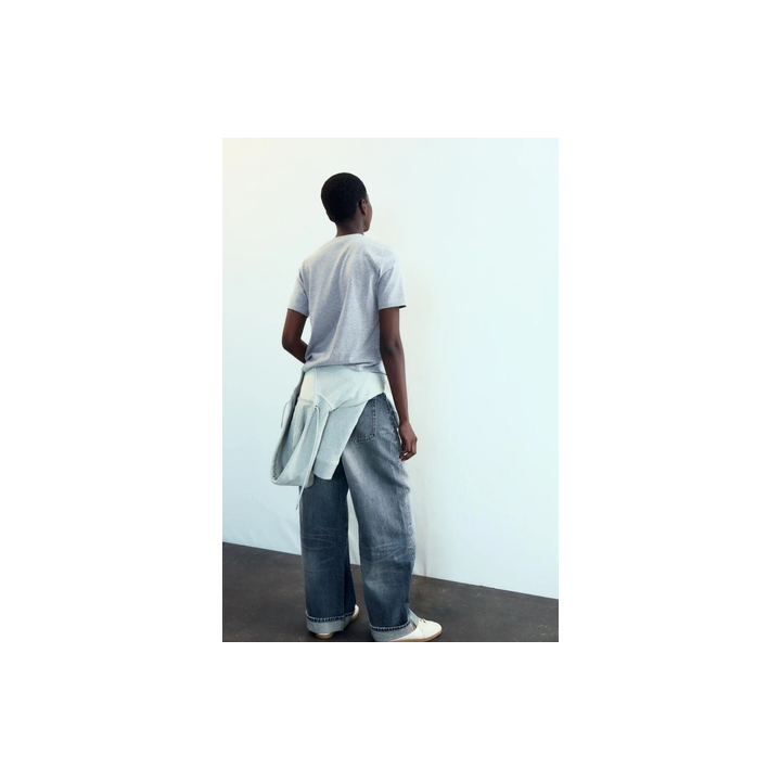 ФУТБОЛКА С БЛЕСТЯЩИМ ТЕКСТОМ