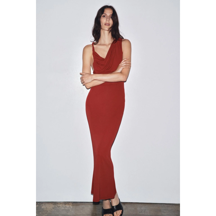 ДЛИННОЕ ПЛАТЬЕ СО СБОРКАМИ