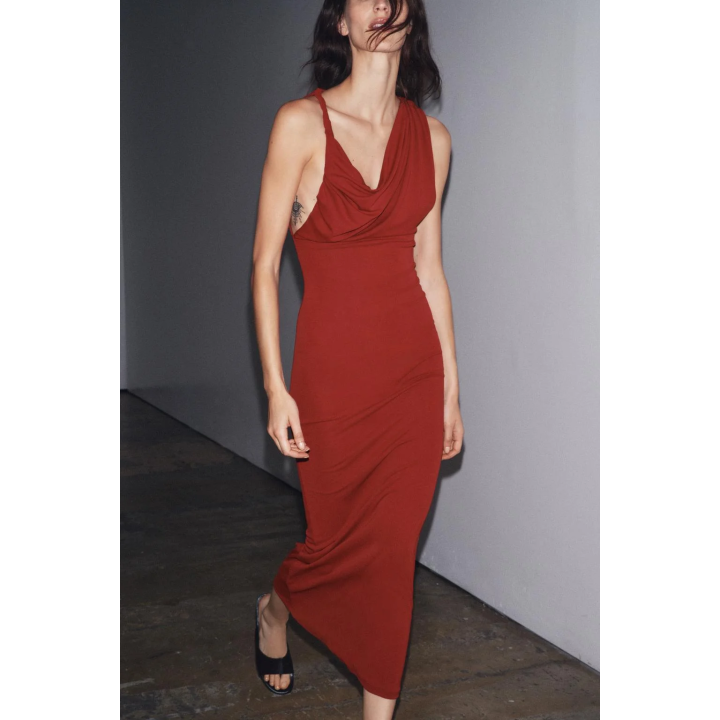 ДЛИННОЕ ПЛАТЬЕ СО СБОРКАМИ