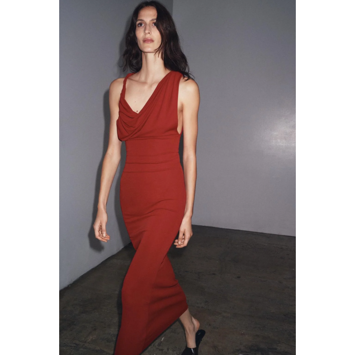 ДЛИННОЕ ПЛАТЬЕ СО СБОРКАМИ