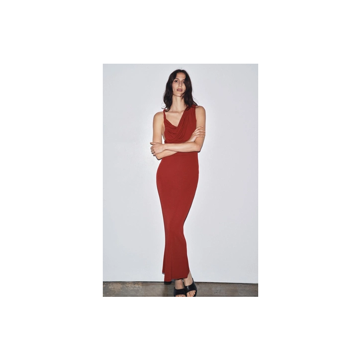 ДЛИННОЕ ПЛАТЬЕ СО СБОРКАМИ