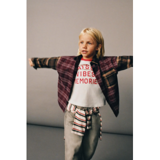 ФУТБОЛКА С РУКАВАМИ РЕГЛАН И ТЕКСТОМ