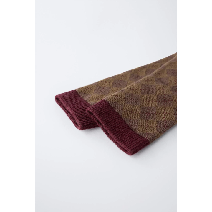 ВЫСОКИЕ НОСКИ С ПРИНТОМ «РОМБЫ»