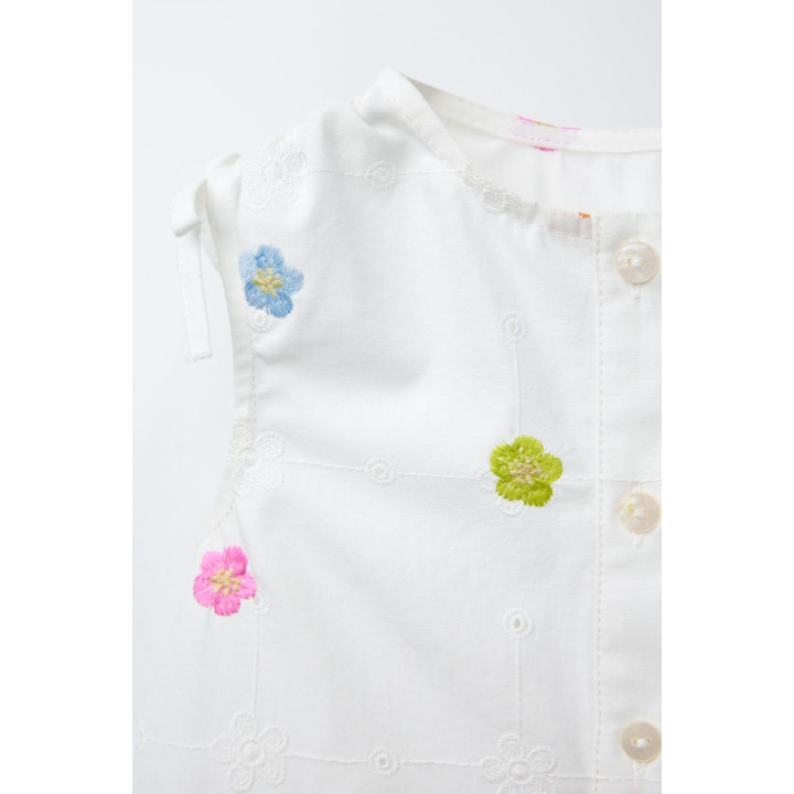 РУБАШКА ИЗ ПОПЛИНА С ВЫШИВКОЙ В ВИДЕ ЦВЕТОВ