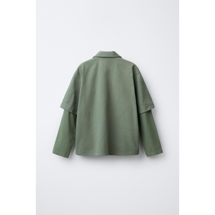 РУБАШКА С ДВОЙНЫМИ РУКАВАМИ И НАШИВКОЙ