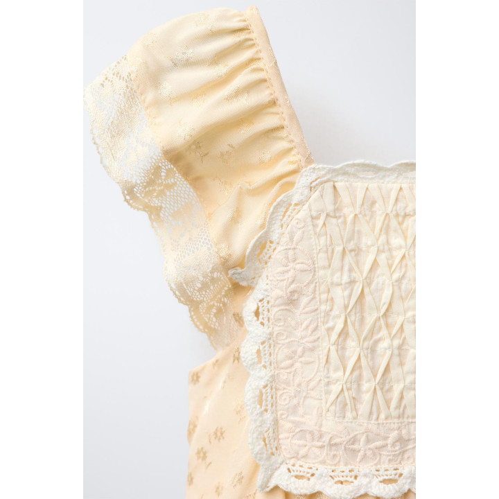 ЛЕГКОЕ ПЛАТЬЕ С ЖАККАРДОВОЙ ВСТАВКОЙ НА ГРУДИ