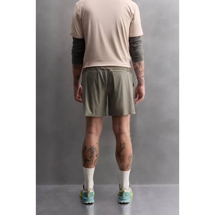 ЛЕГКИЕ ШОРТЫ С ПЕРФОРАЦИЕЙ