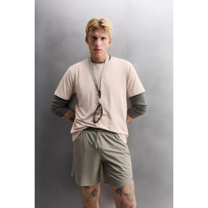 ЛЕГКИЕ ШОРТЫ С ПЕРФОРАЦИЕЙ