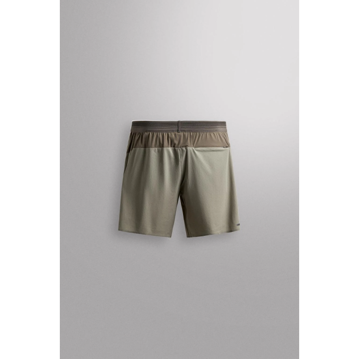 ЛЕГКИЕ ШОРТЫ С ПЕРФОРАЦИЕЙ