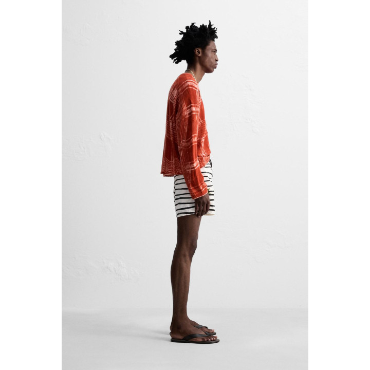 ПЛАВКИ С ПРИНТОМ СРЕДНЕЙ ДЛИНЫ © OTIS KWAME KYE QUAICOE