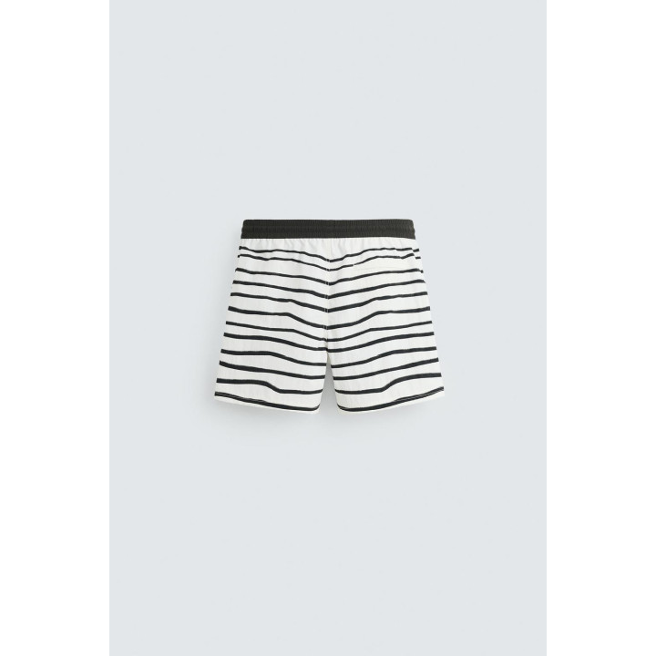 ПЛАВКИ С ПРИНТОМ СРЕДНЕЙ ДЛИНЫ © OTIS KWAME KYE QUAICOE